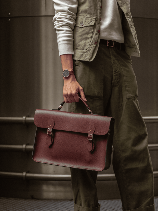 The Briefcase -  Oxblood Saffiano Im Angebot – Bild 2