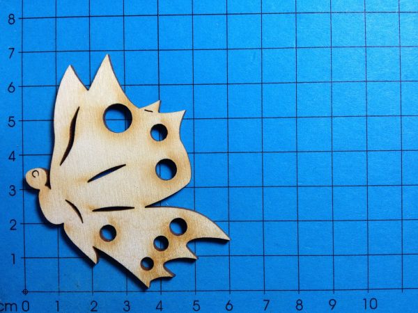 Schmetterling seitlich mit Ausschnitten aus Holz Angebot – Bild 5