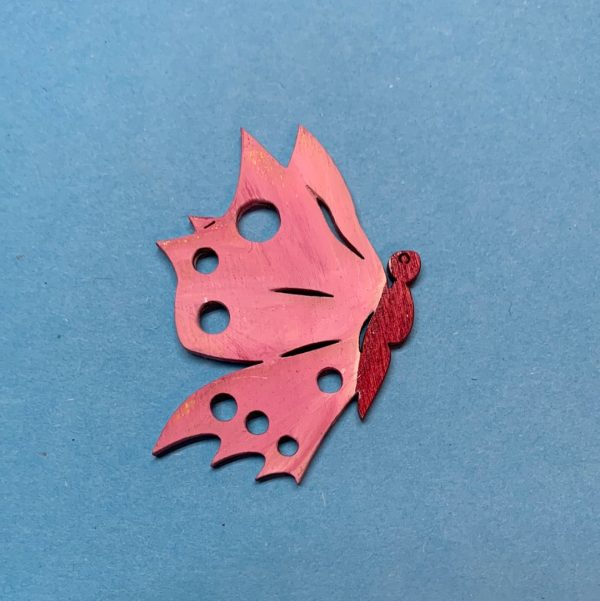 Schmetterling seitlich mit Ausschnitten aus Holz Angebot